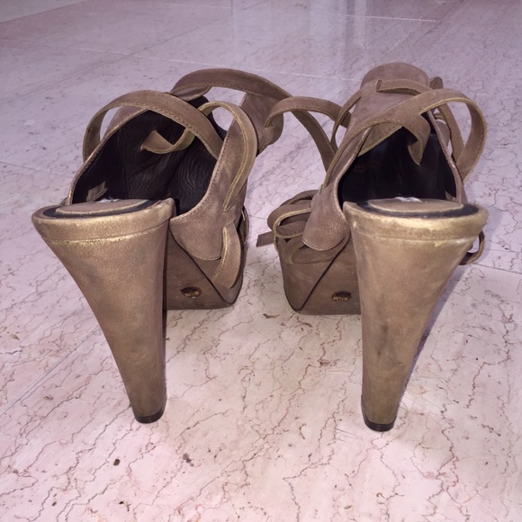 Vera Wang Lavendar Brown Suede Platform Heels - Picture 8 of 8